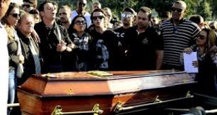 como-se-comportar-discretamente-em-um-funeral