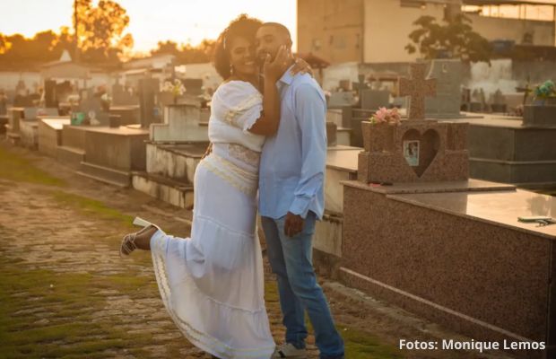 Casal apaixonado faz ensaio fotográfico em cemitério onde se conheceram (1)